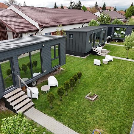 Tiny Campus Villa Targu Secuiesc Bagian luar foto
